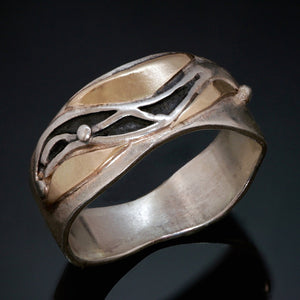 silver band with gold accents, oxidized in the recessed parts of the waves with 3 dots