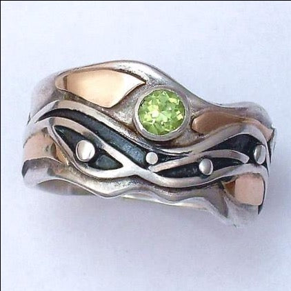 silver and gold ring with waves, black patina and faceted peridot